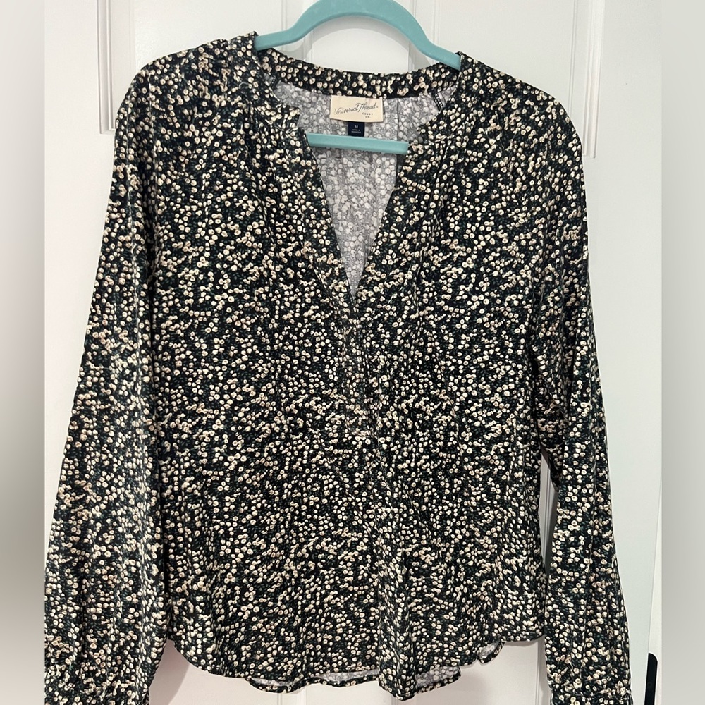 V-neck half button long sleeve